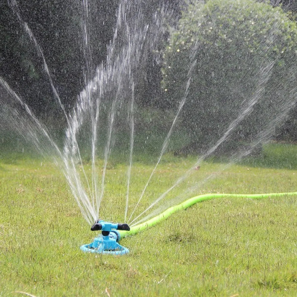 Attrezzo per GIARDINAGGIO. Irrigatore d'acqua rotante AUTOMATICO a 360 gradi.